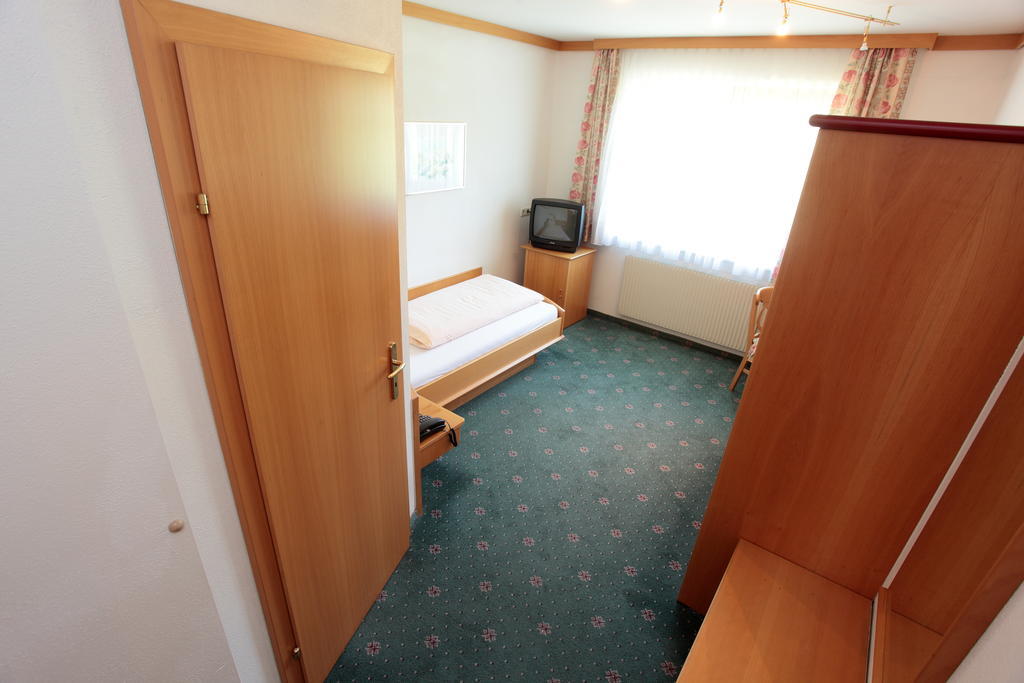 Gaestehaus Thomahan Friesach  Habitación foto
